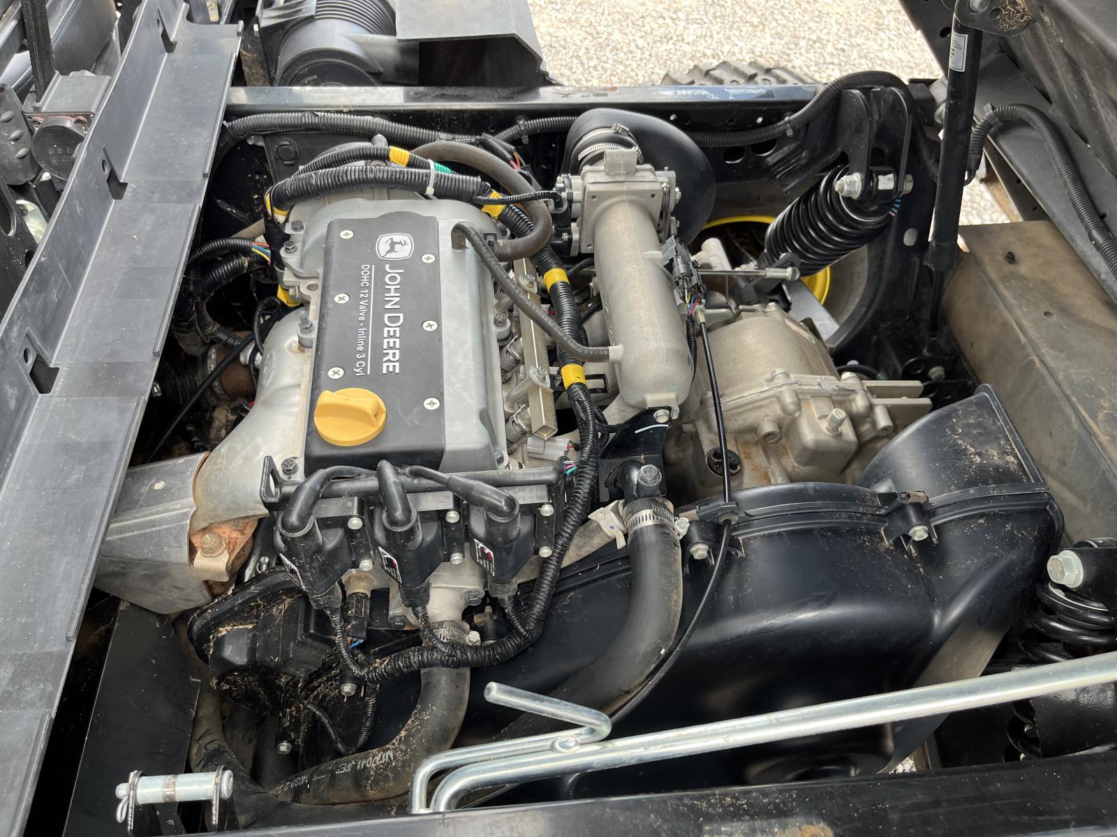 ./imagenes/INVOICE/2019/18260/JOHN DEERE XUV835E (3).JPG